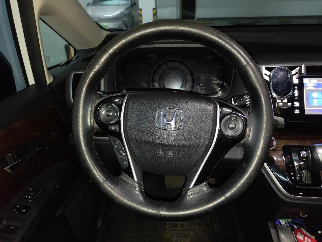 Honda Odyssey 2015 Updated Version 2.4L Smart Edition — миниатюра 9
