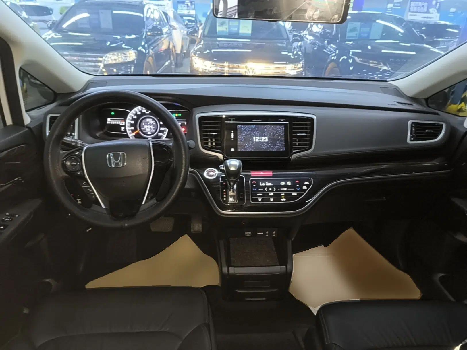 Honda Odyssey 2018 2.4L Luxury Edition — миниатюра 17