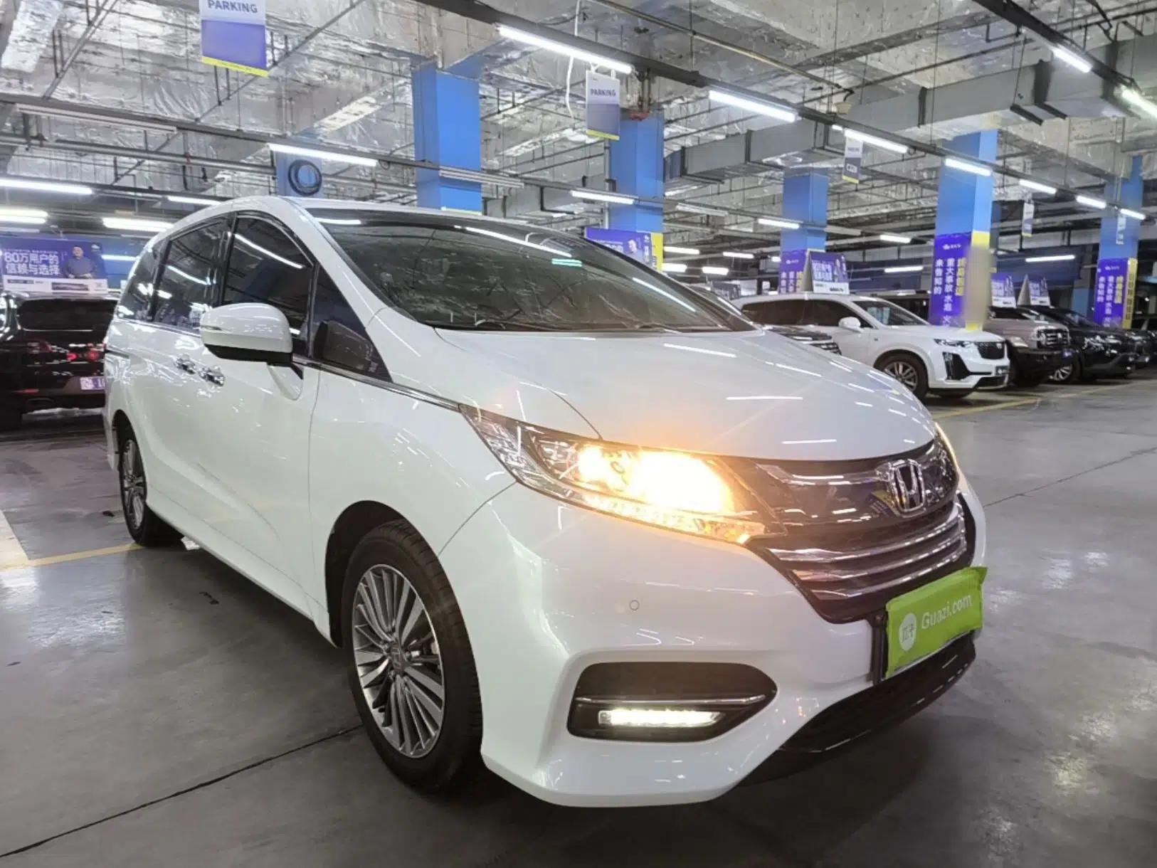 Honda Odyssey 2018 2.4L Luxury Edition — миниатюра 3