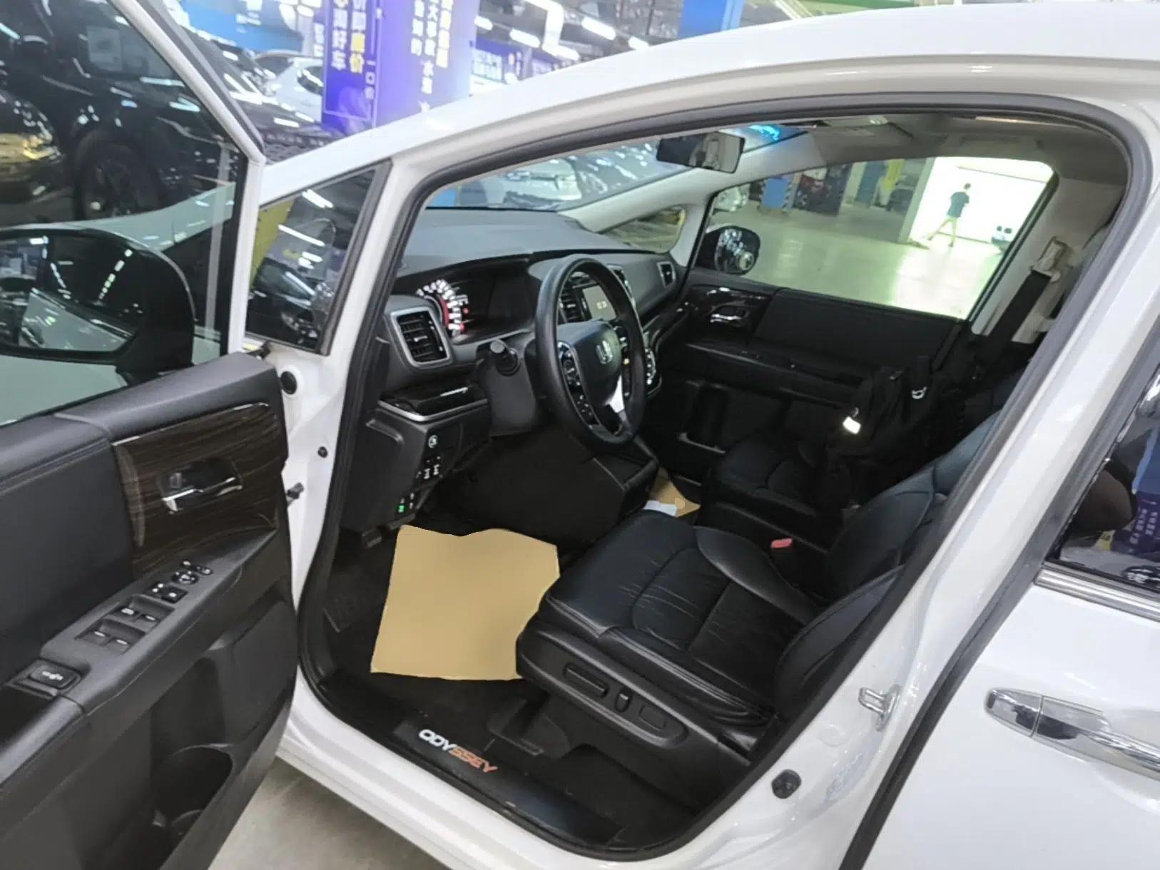 Honda Odyssey 2018 2.4L Luxury Edition — миниатюра 23