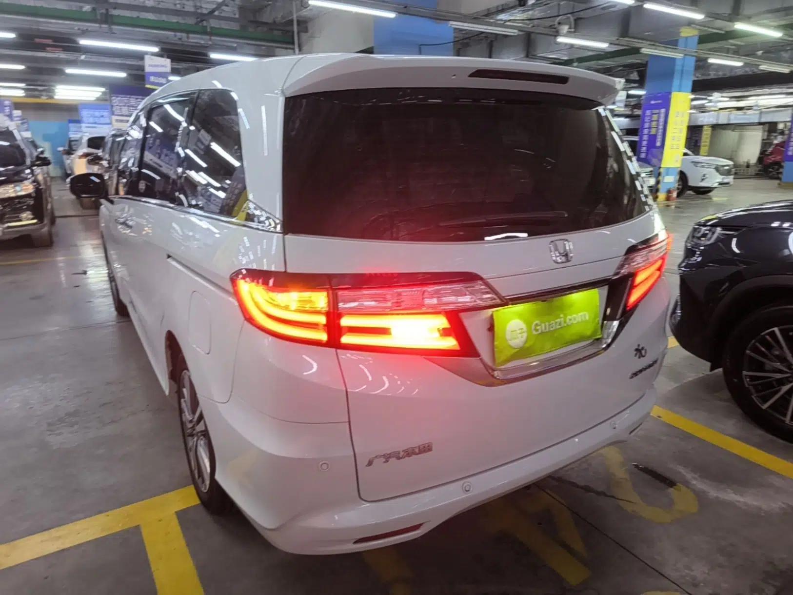 Honda Odyssey 2018 2.4L Luxury Edition — миниатюра 4