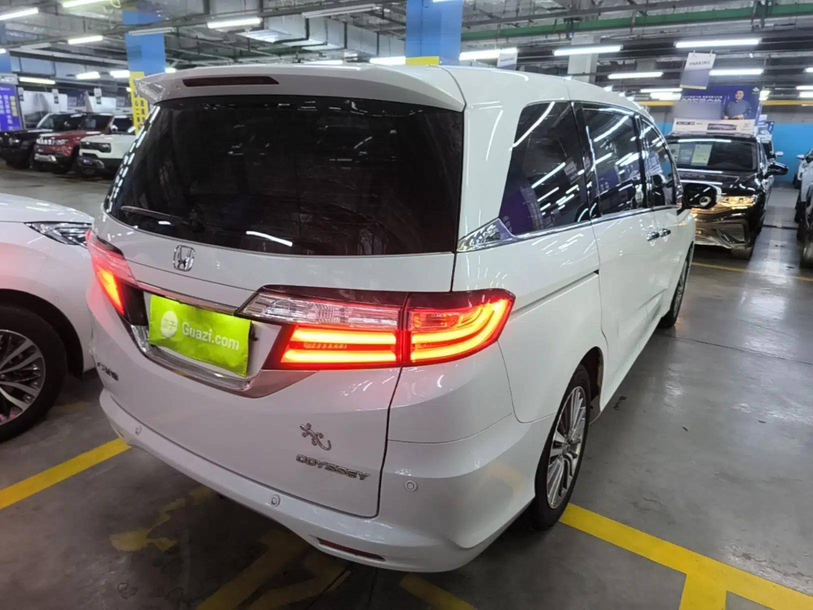 Honda Odyssey 2018 2.4L Luxury Edition — миниатюра 6