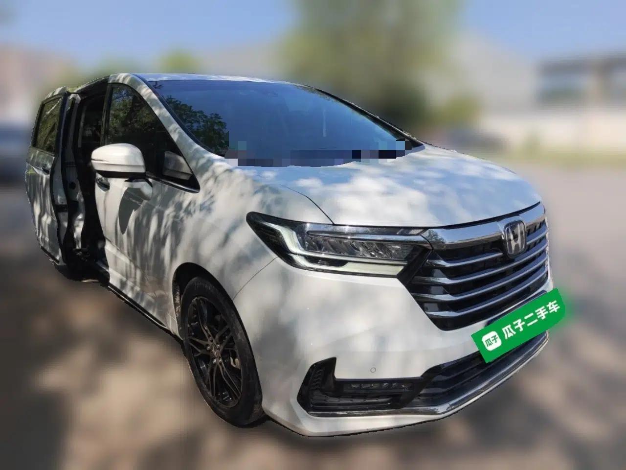 Honda Odyssey 2022 2.0L eHEV Sharp·Luxury Edition — миниатюра 3