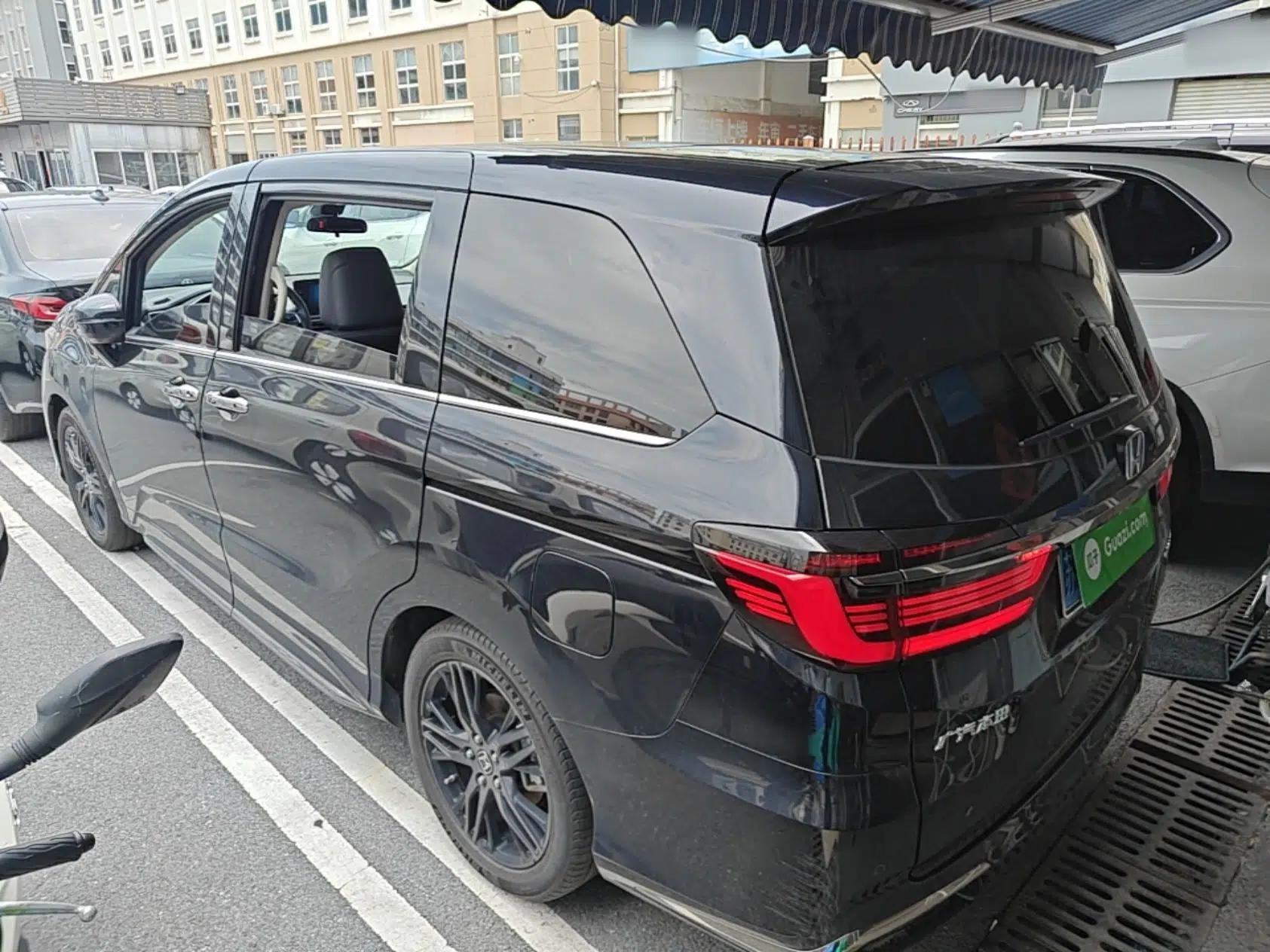 Honda Odyssey 2022 2.0L eHEV Sharp·Luxury Edition — миниатюра 4