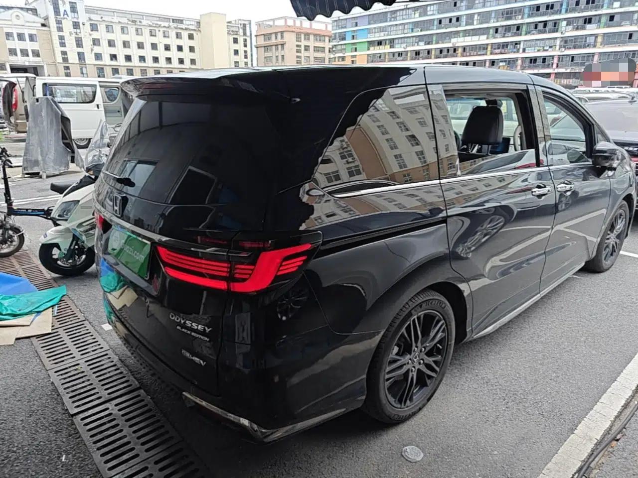 Honda Odyssey 2022 2.0L eHEV Sharp·Luxury Edition — миниатюра 6
