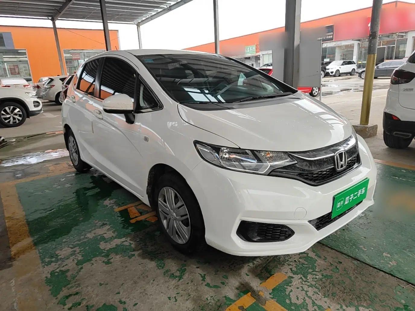 Honda Fit 2018 1.5L CVT Comfort Version — миниатюра 3
