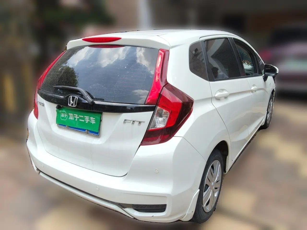 Honda Fit 2018 1.5L CVT Comfort Version — миниатюра 6