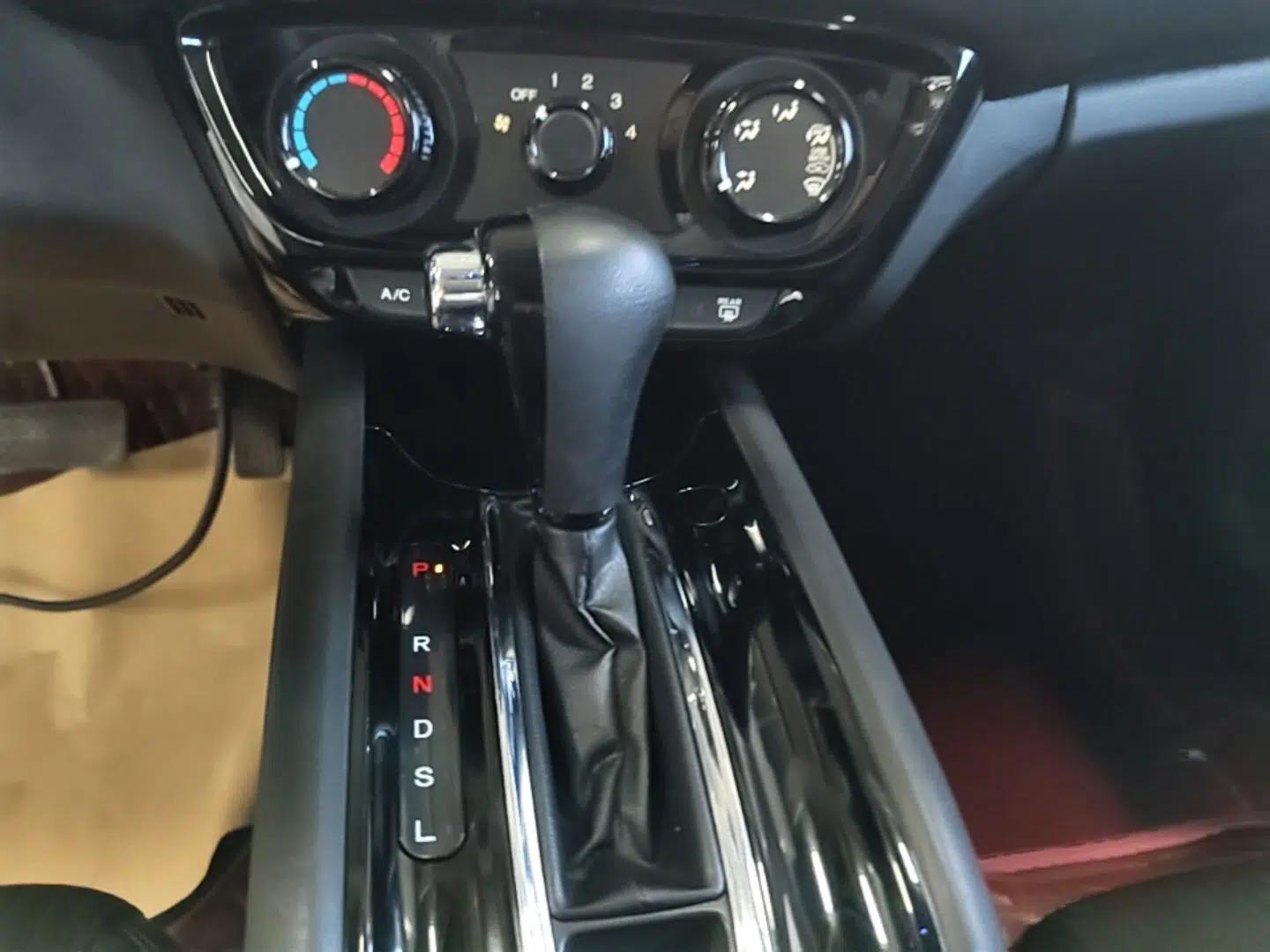 Honda Vezel 2020 1.5L CVT Pioneer Edition — миниатюра 16