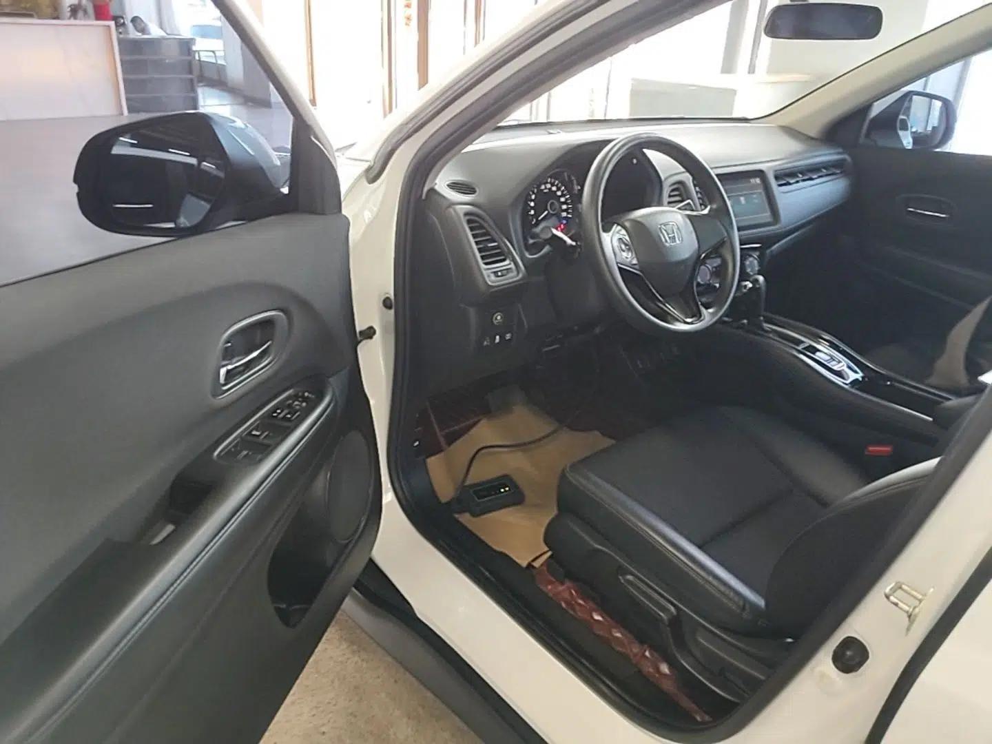 Honda Vezel 2020 1.5L CVT Pioneer Edition — миниатюра 18