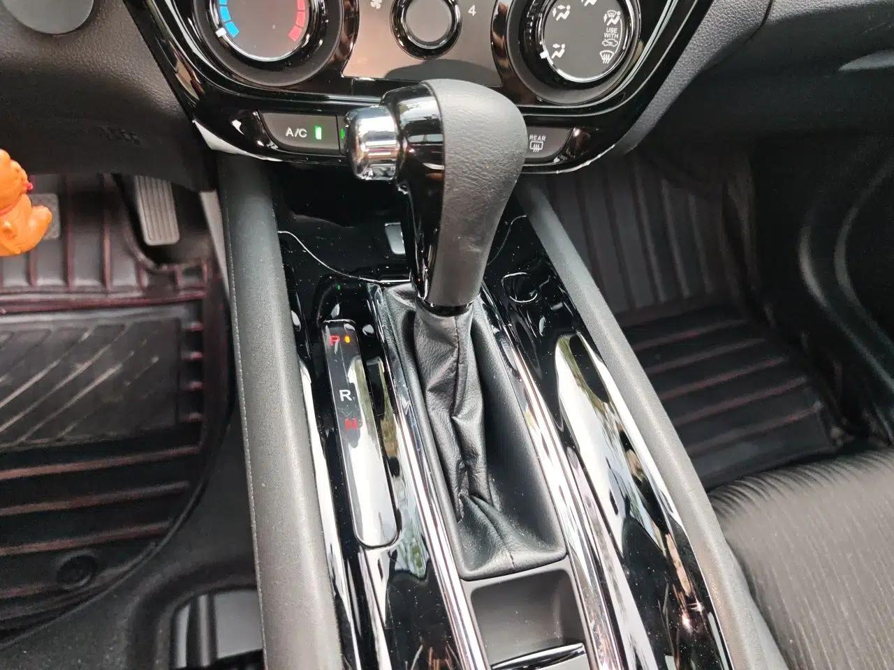 Honda Vezel 2020 1.5L CVT Pioneer Edition — миниатюра 11