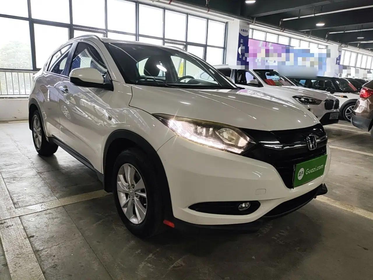 Honda Vezel 2018 1.5L CVT 2WD Technology Elite Model — миниатюра 12