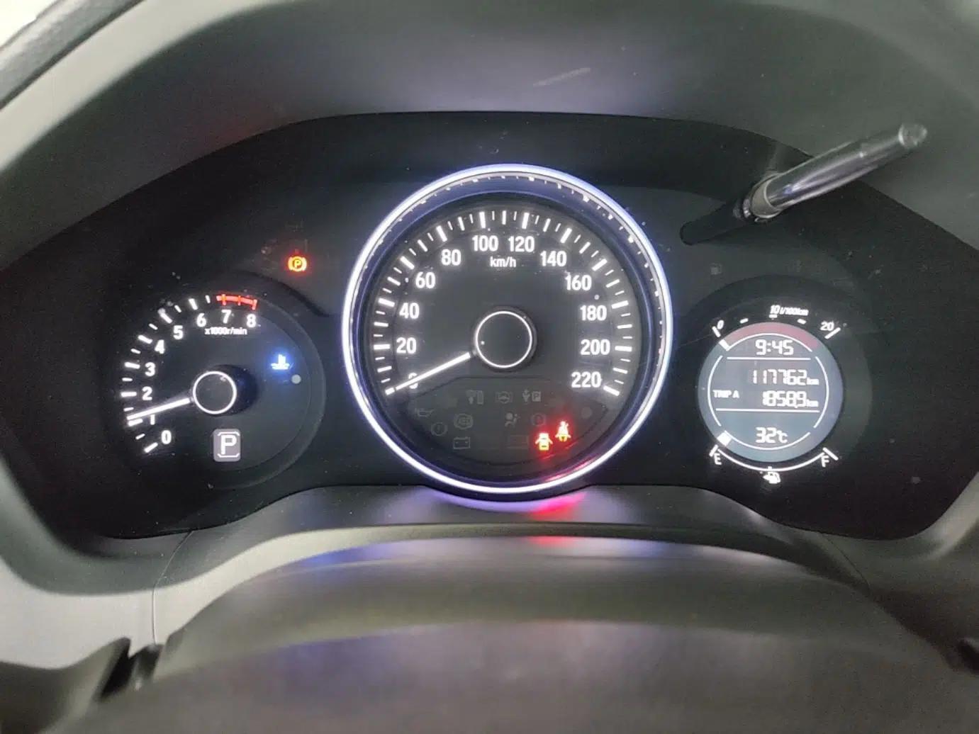 Honda Vezel 2018 1.5L CVT 2WD Technology Elite Model — миниатюра 19