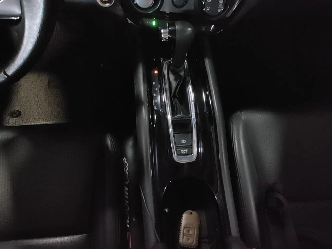 Honda Vezel 2018 1.5L CVT 2WD Technology Elite Model — миниатюра 21