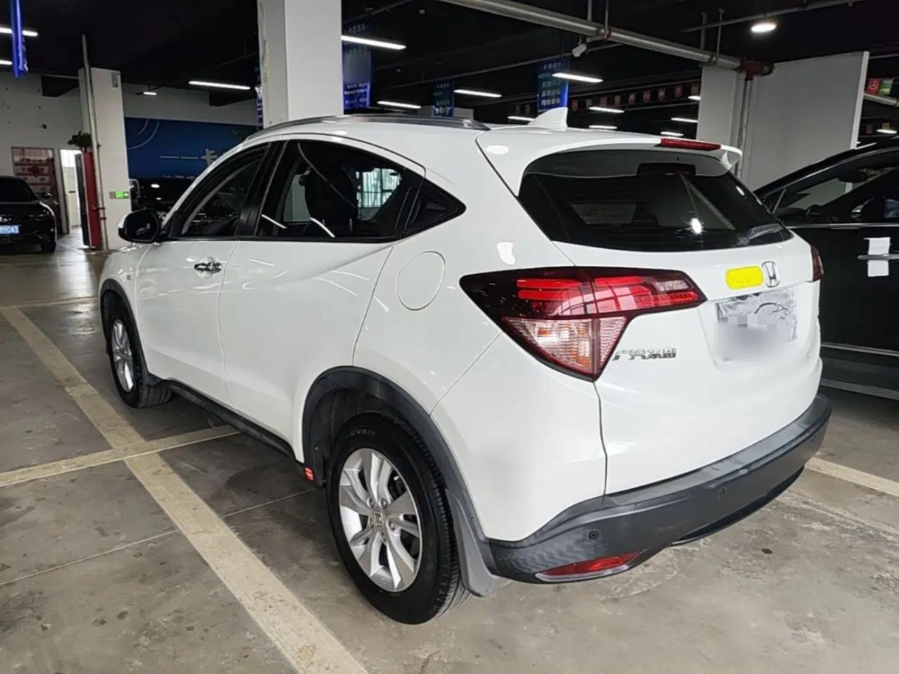 Honda Vezel 2018 1.5L CVT 2WD Technology Elite Model — миниатюра 4
