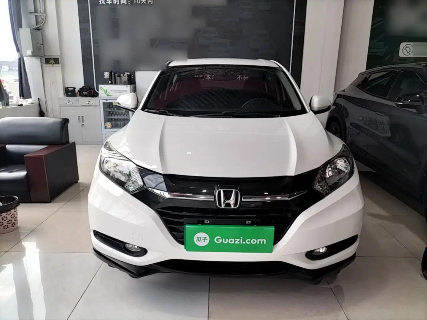 Honda Vezel 2017 1.5L CVT 2WD Comfort Model — миниатюра 2