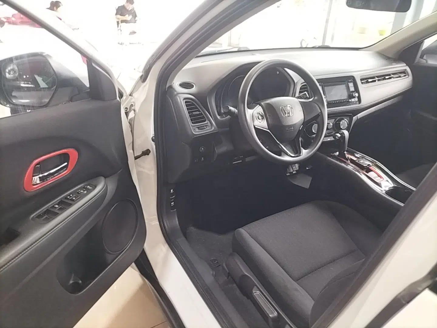 Honda Vezel 2017 1.5L CVT 2WD Comfort Model — миниатюра 18