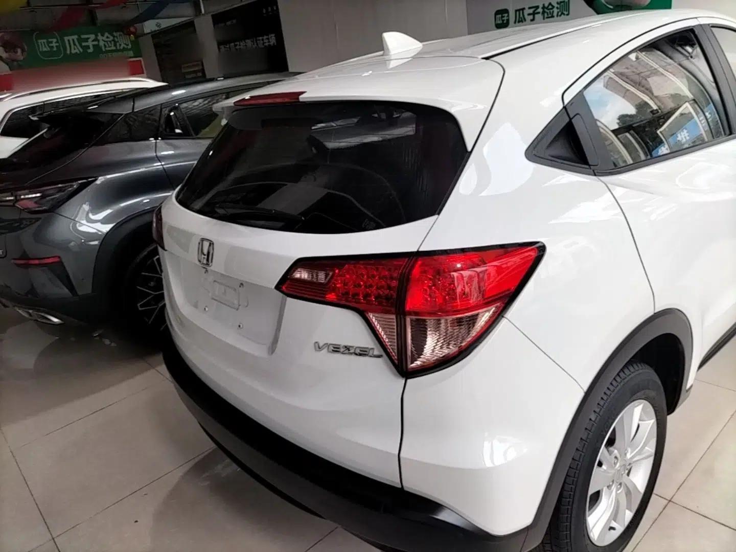 Honda Vezel 2017 1.5L CVT 2WD Comfort Model — миниатюра 5
