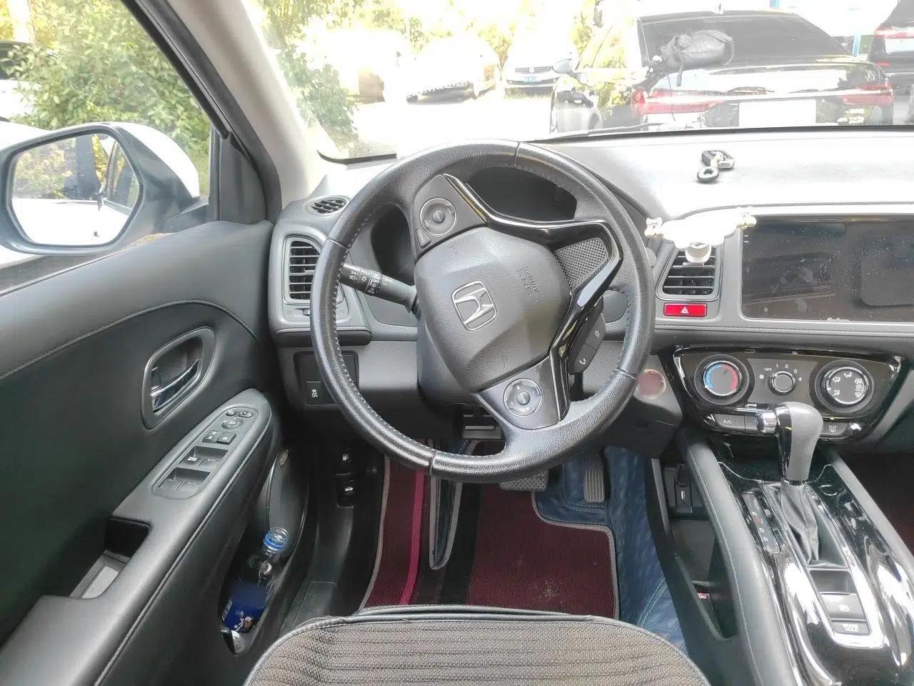 Honda Vezel 2018 1.5L CVT 2WD Technology Elite Model — миниатюра 10