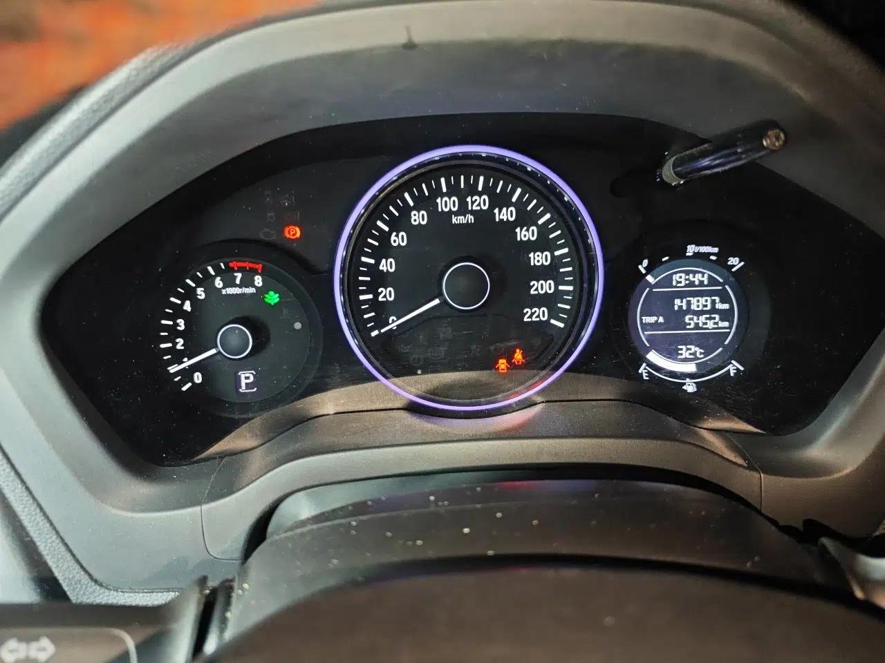 Honda Vezel 2015 1.5L CVT two-wheel drive Comfort trim — миниатюра 11