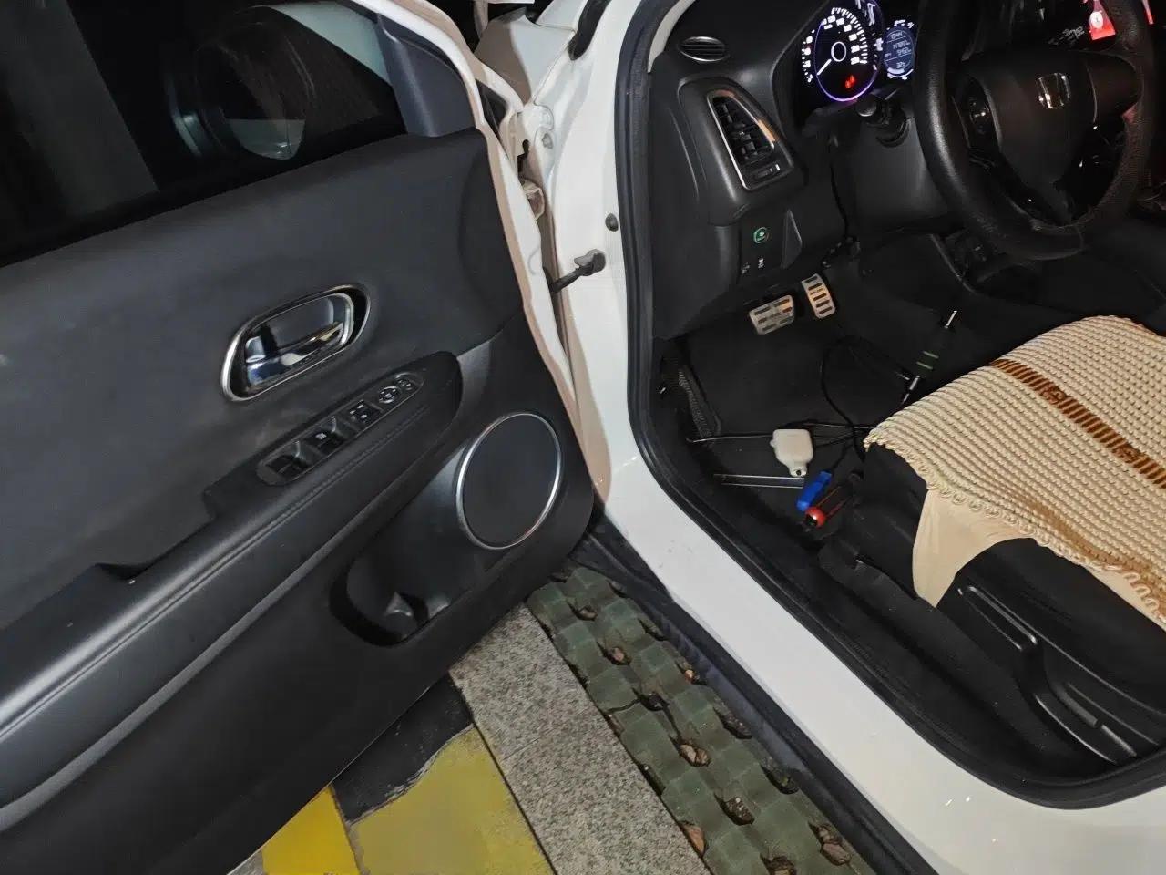 Honda Vezel 2015 1.5L CVT two-wheel drive Comfort trim — миниатюра 16