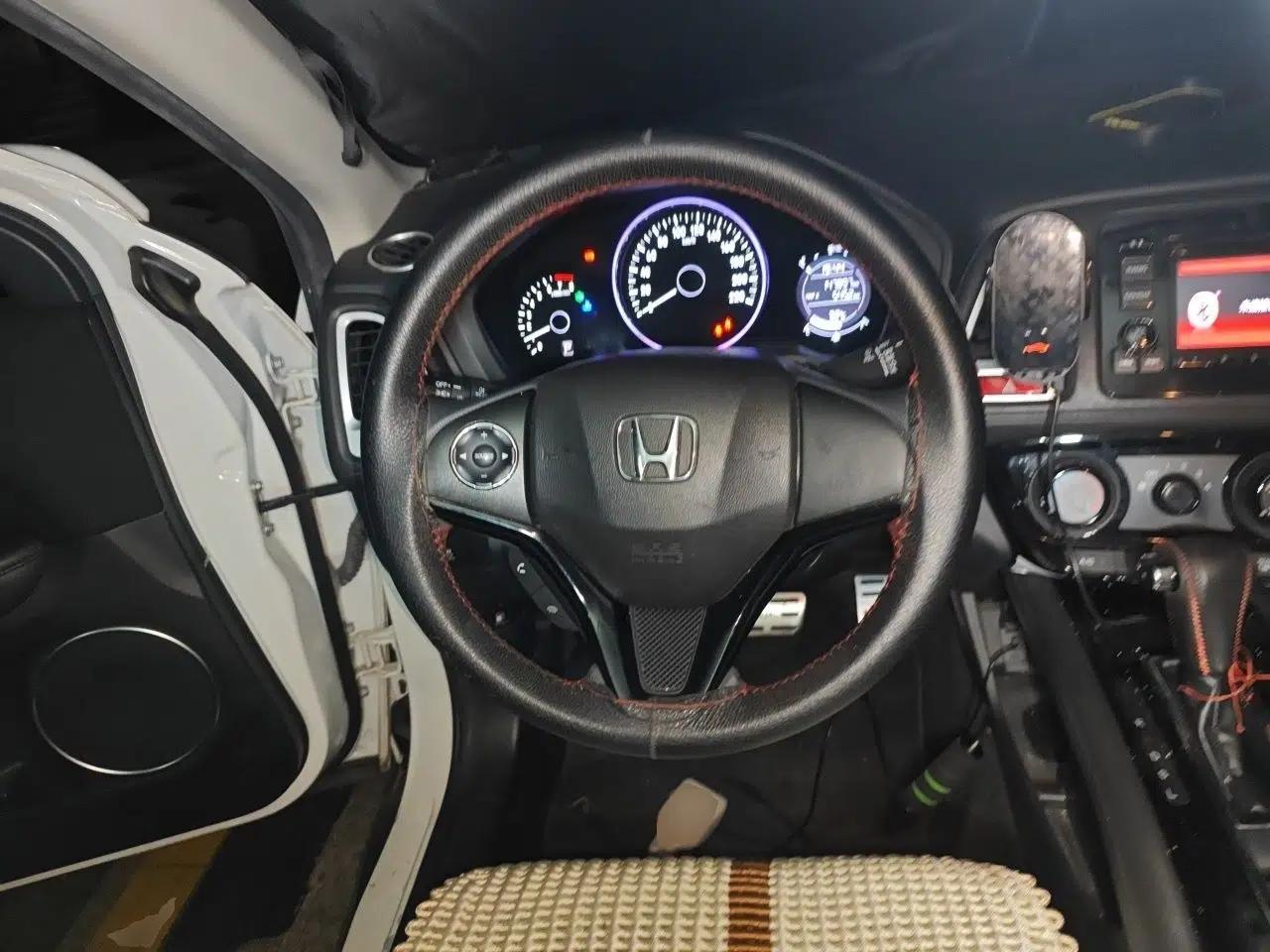 Honda Vezel 2015 1.5L CVT two-wheel drive Comfort trim — миниатюра 10