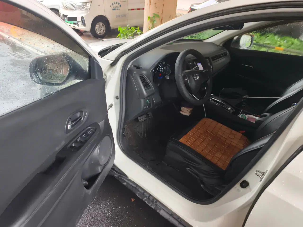 Honda Vezel 2017 1.5L CVT 2WD Comfort Model — миниатюра 16