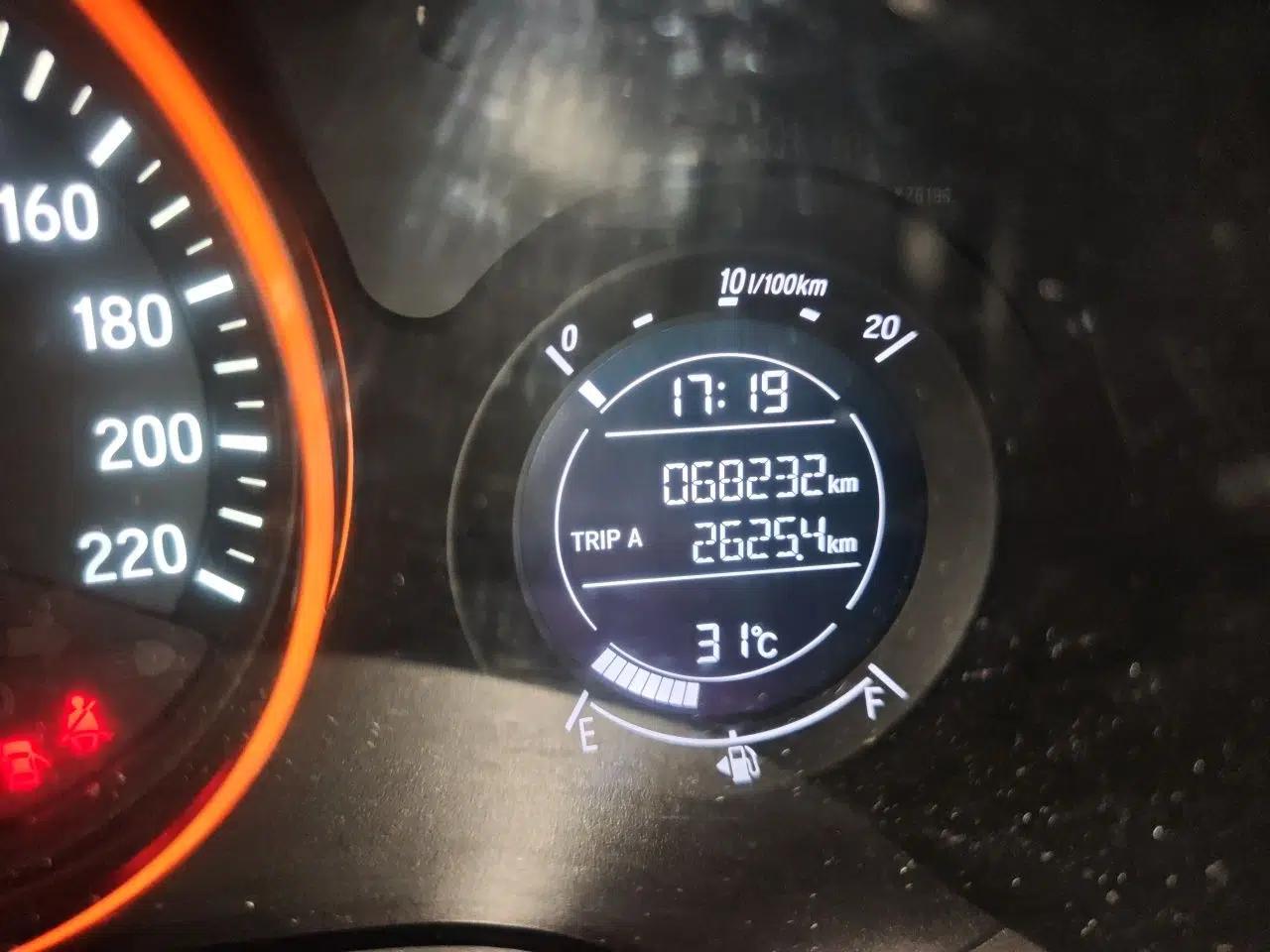 Honda Vezel 2017 1.8L CVT 2WD Elite Model — миниатюра 12