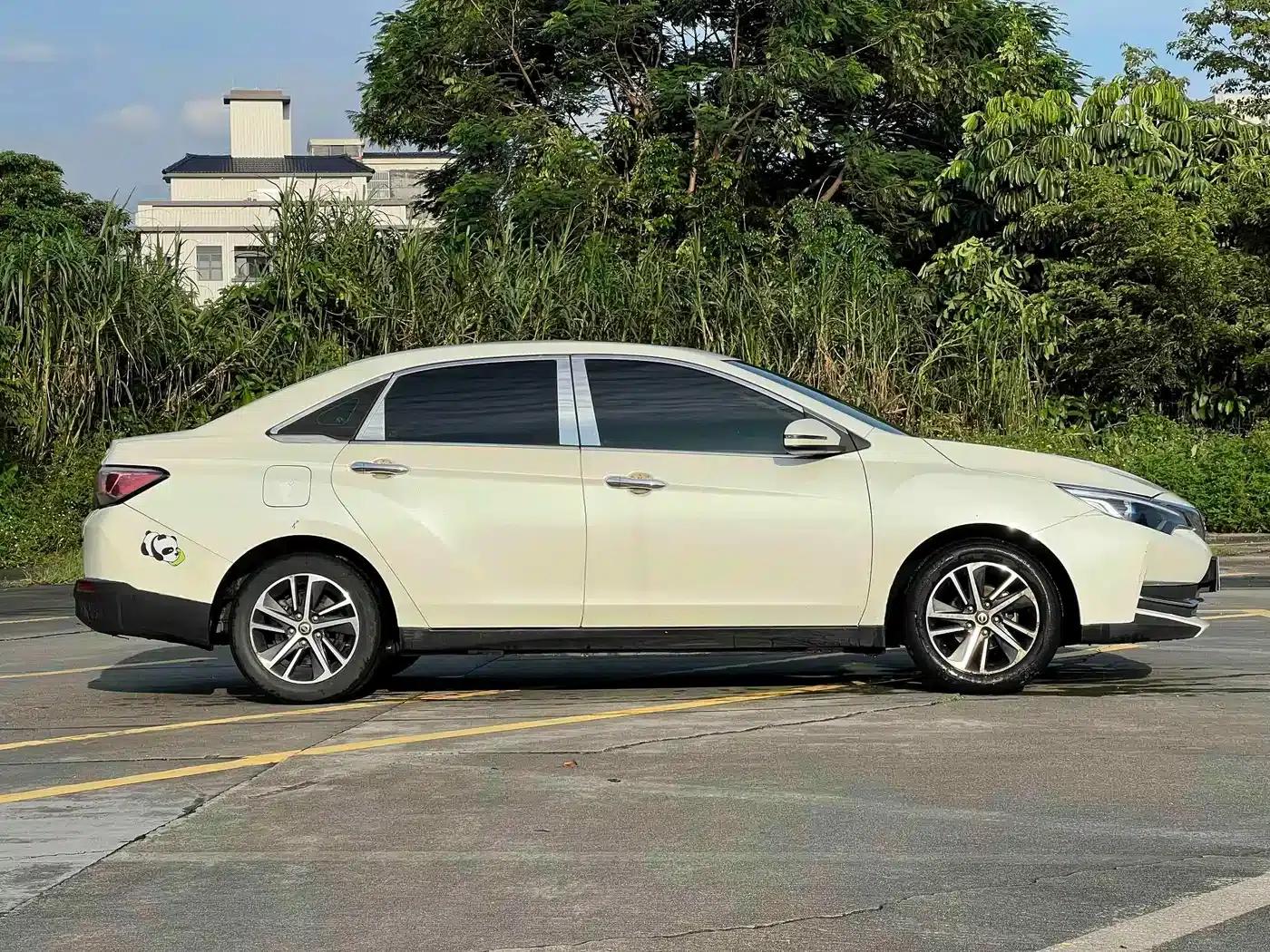 Venucia D60 2018 1.6L CVT Intelligent Elite Edition — миниатюра 4