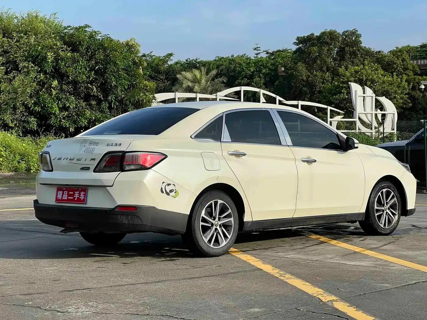 Venucia D60 2018 1.6L CVT Intelligent Elite Edition — миниатюра 5