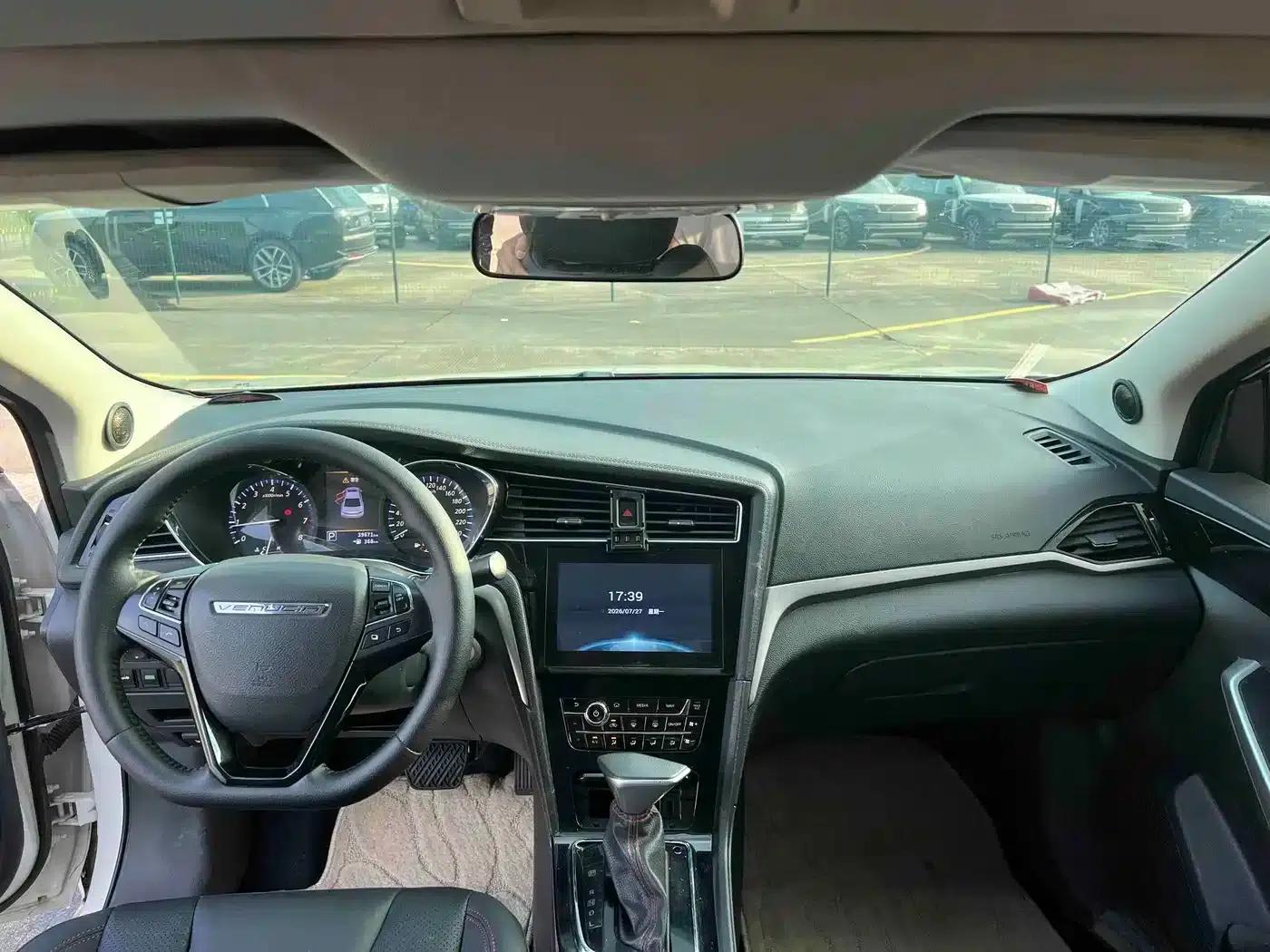 Venucia D60 2018 1.6L CVT Intelligent Elite Edition — миниатюра 8