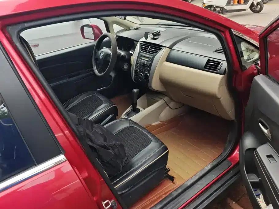 Venucia R50 2013 1.6L Automatic Fashion Edition — миниатюра 8
