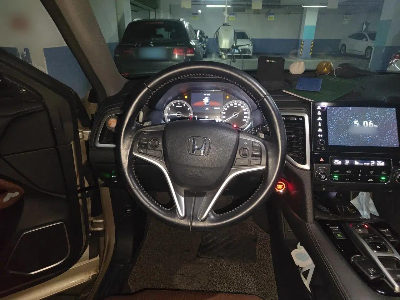 Honda UR-V 2017 370TURBO Four-Wheel Drive Prestige Edition China V — миниатюра 10
