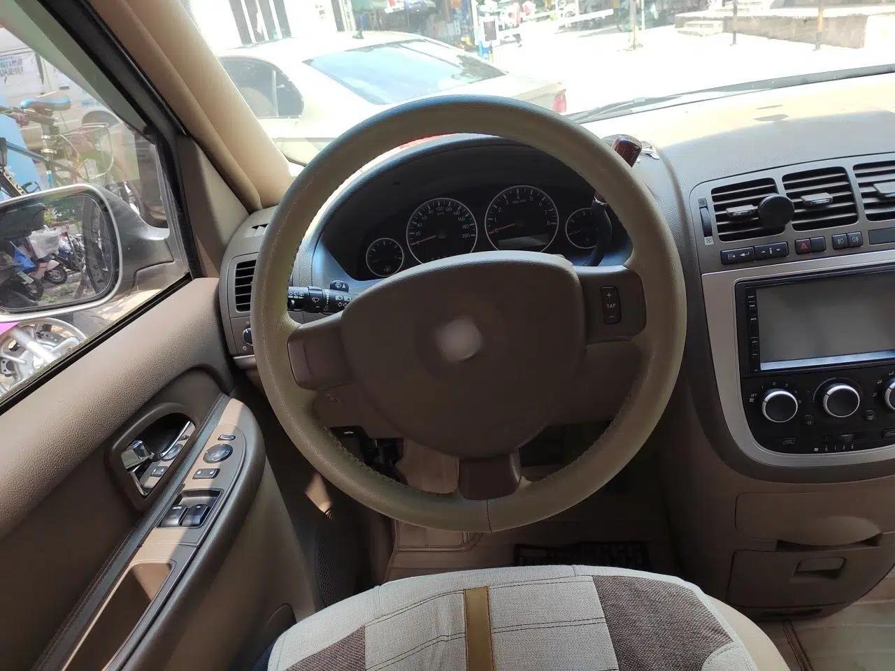 Buick GL8 2014 2.4L Comfort Edition — миниатюра 10