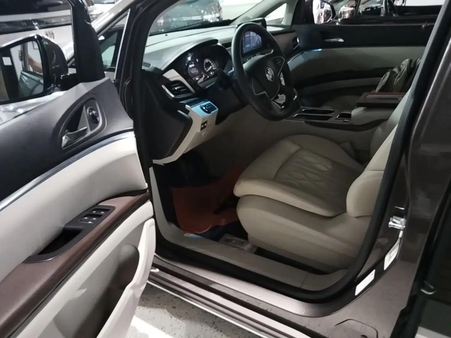 Buick GL8 2023 Land Executive Class Comfort Model — миниатюра 18