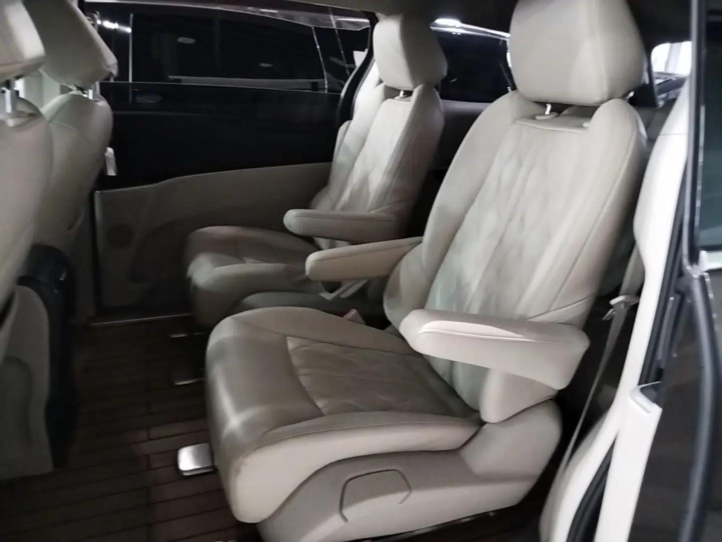 Buick GL8 2023 Land Executive Class Comfort Model — миниатюра 20