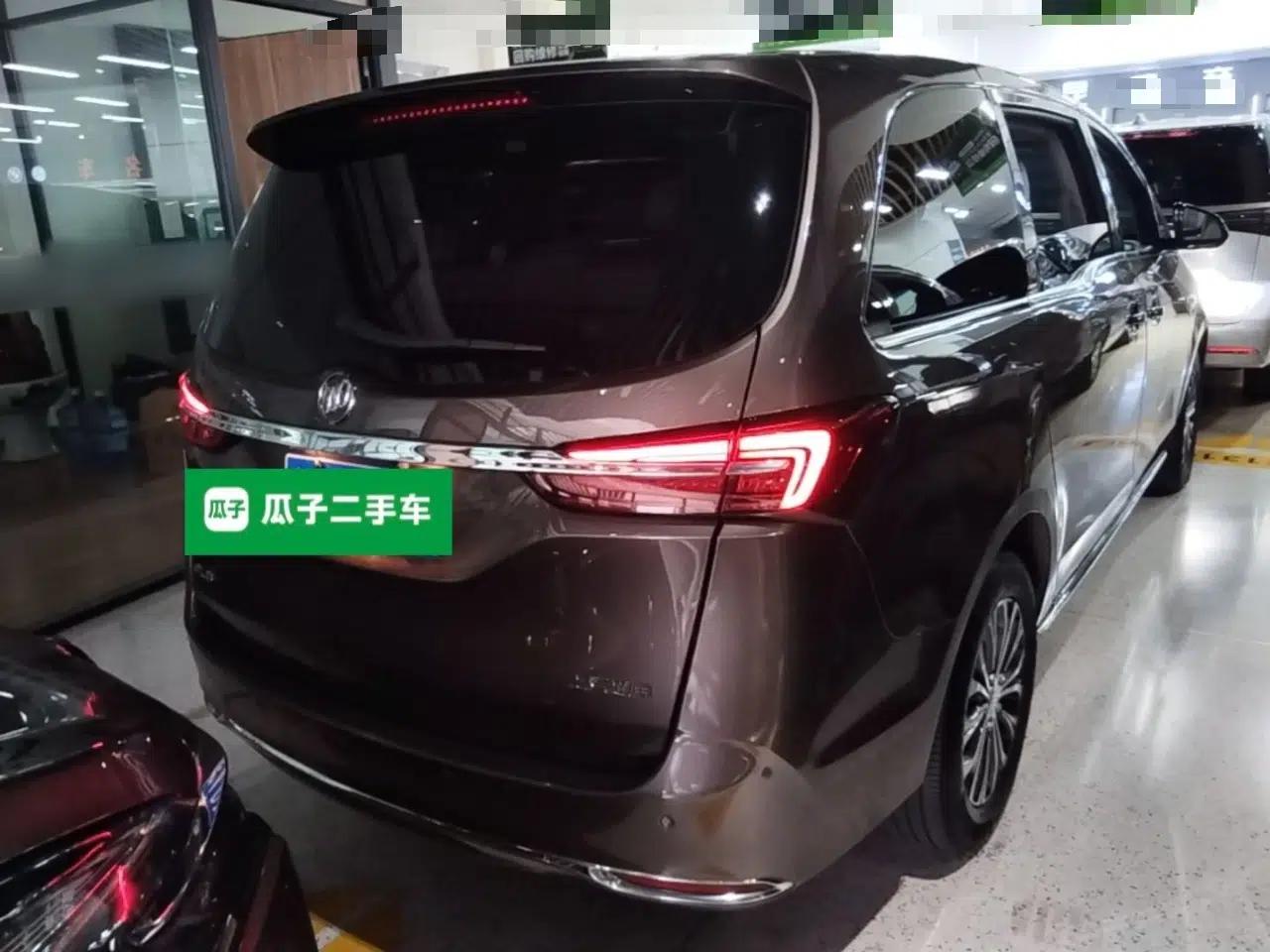 Buick GL8 2023 Land Executive Class Comfort Model — миниатюра 6