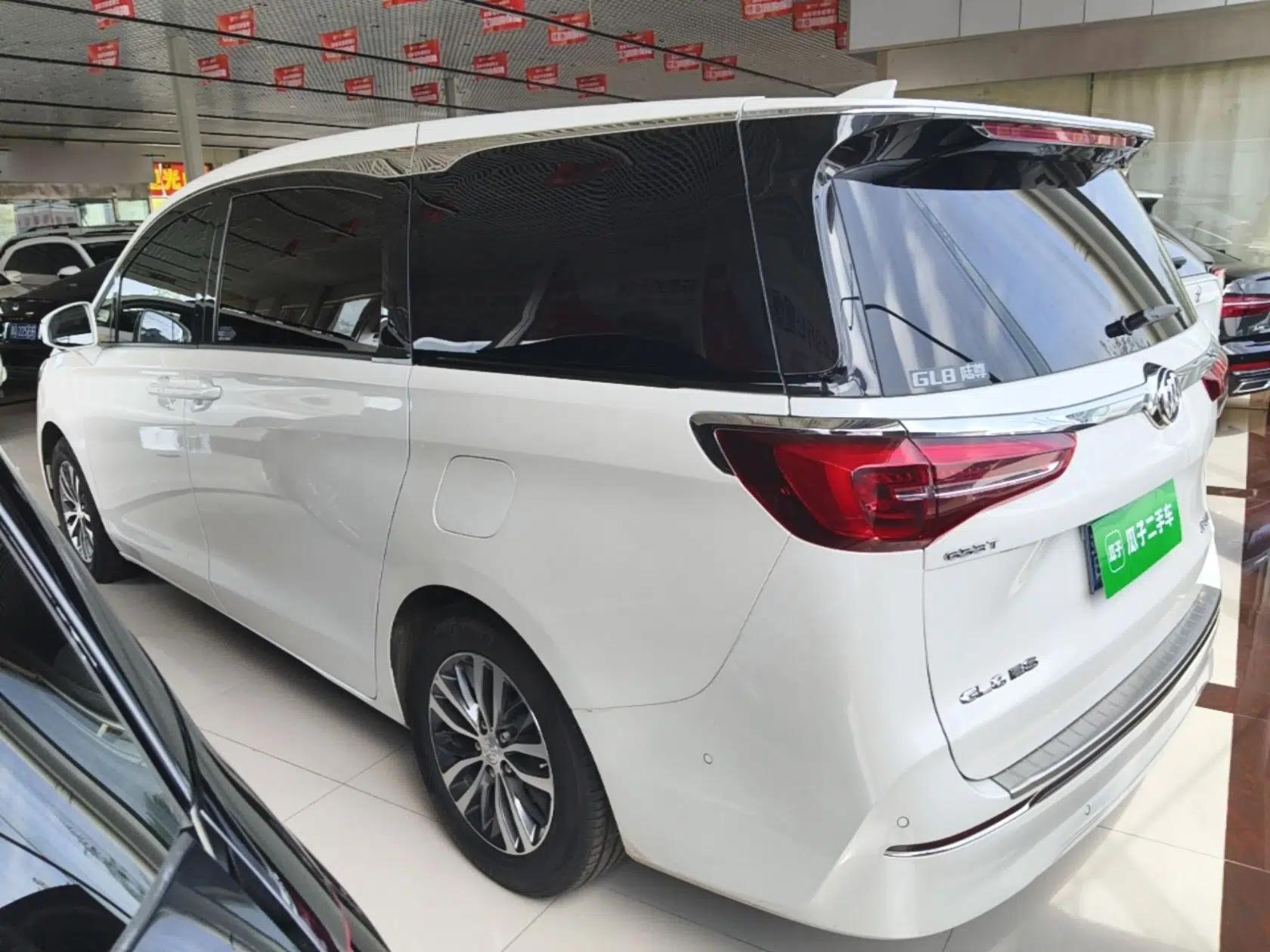 Buick GL8 2021 ES Land Cruiser 653T Luxury Edition — миниатюра 4