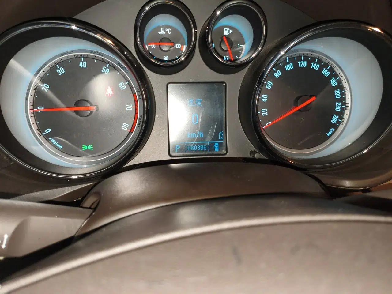Buick Regal 2010 2.0L Expo Edition — миниатюра 12