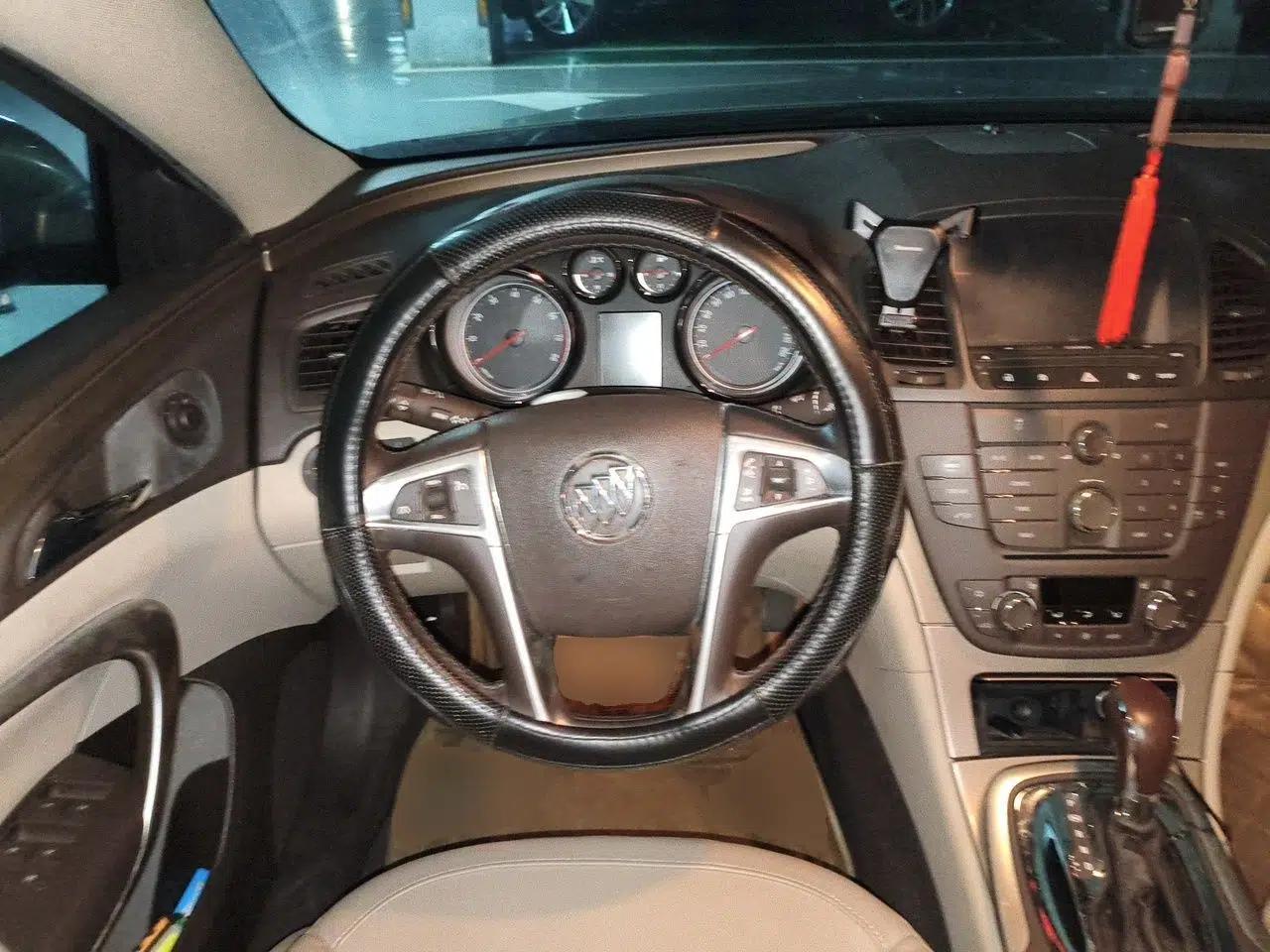 Buick Regal 2010 2.0L Expo Edition — миниатюра 10