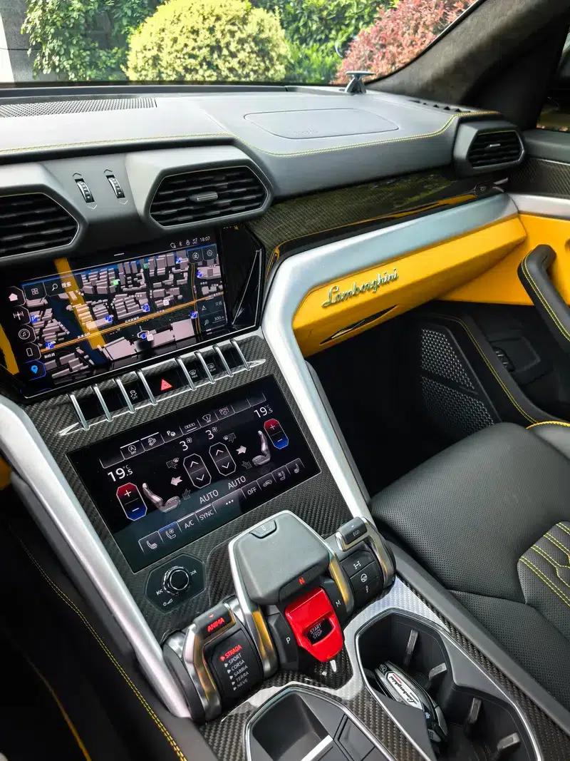 2023 Urus 4.0T V8 S — миниатюра 5