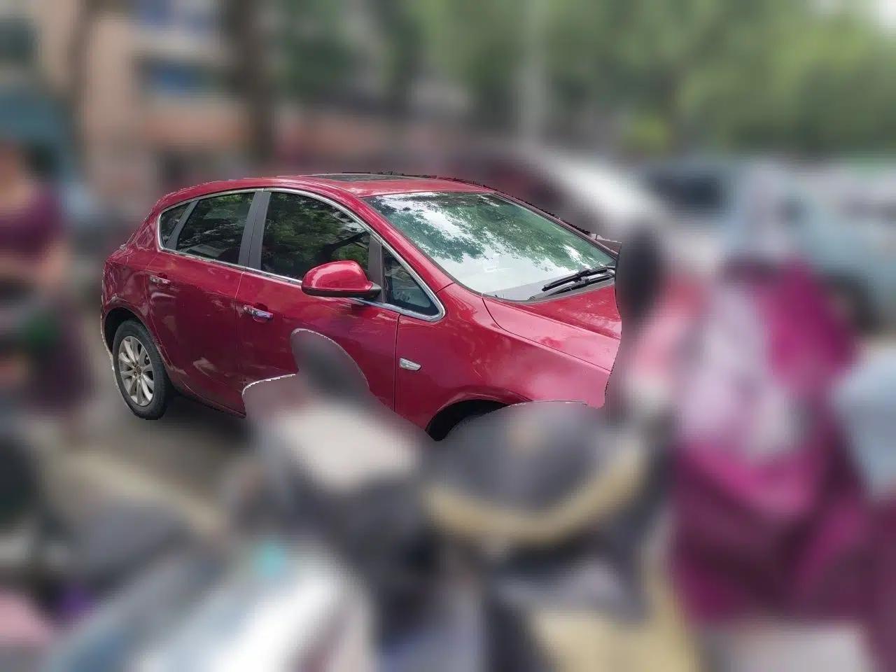 Buick GT 2012 XT 1.6L Manual Entry-Level Model — миниатюра 3