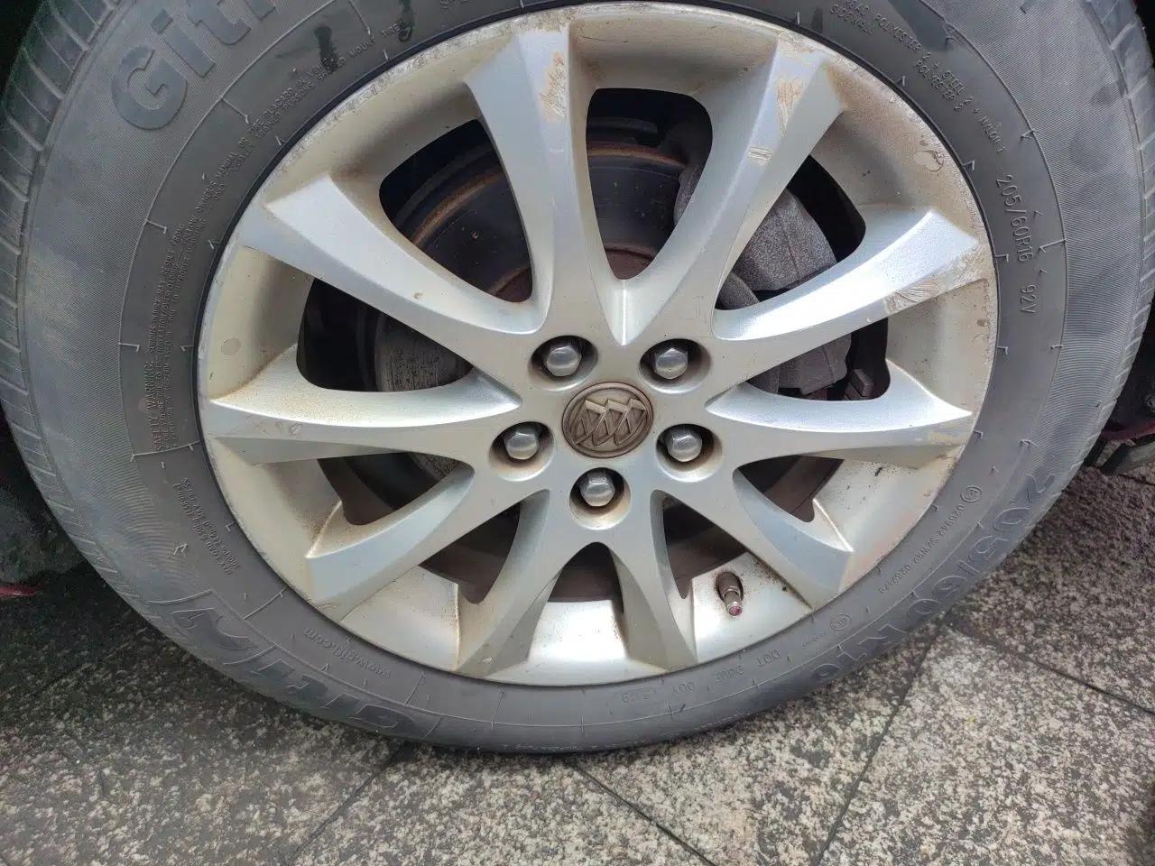Buick GT 2012 XT 1.6L Manual Entry-Level Model — миниатюра 8