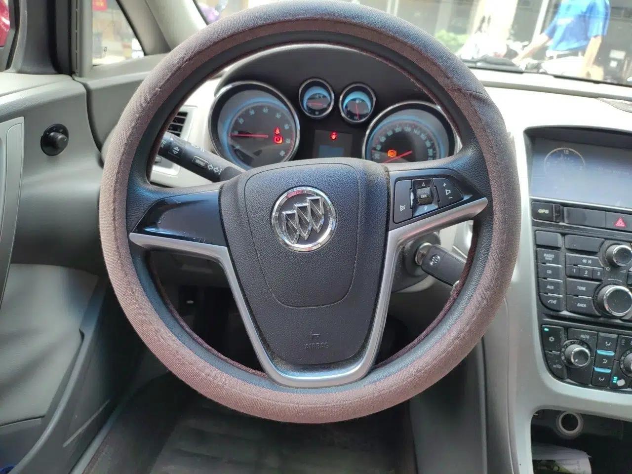Buick GT 2012 XT 1.6L Manual Entry-Level Model — миниатюра 10