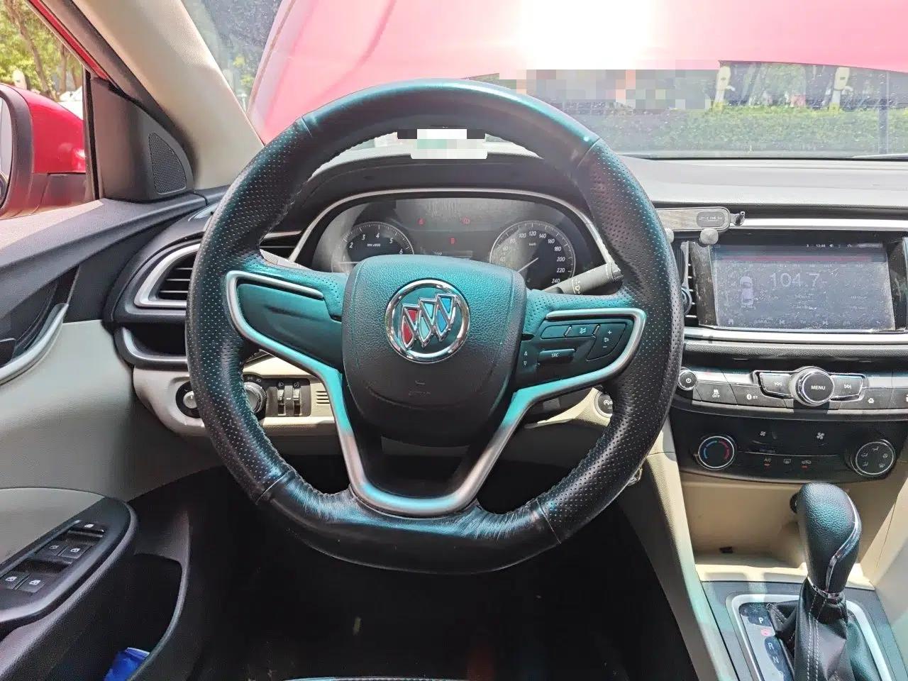 Buick GT 2016 15N Automatic Entry-Level Trim — миниатюра 10