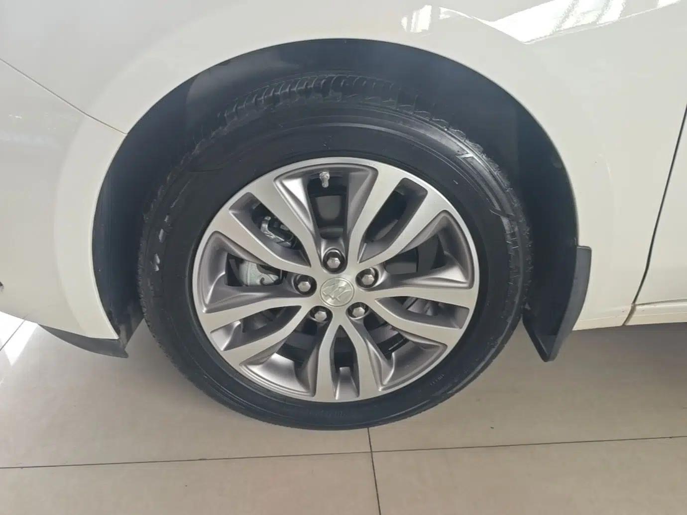 Buick GT 2021 Revised Version 1.3T Automatic Mild Hybrid Advanced Edition — миниатюра 10