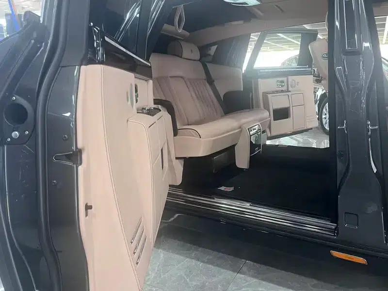 2006 Phantom 6.7L Extended Wheelbase (EWB) — миниатюра 9