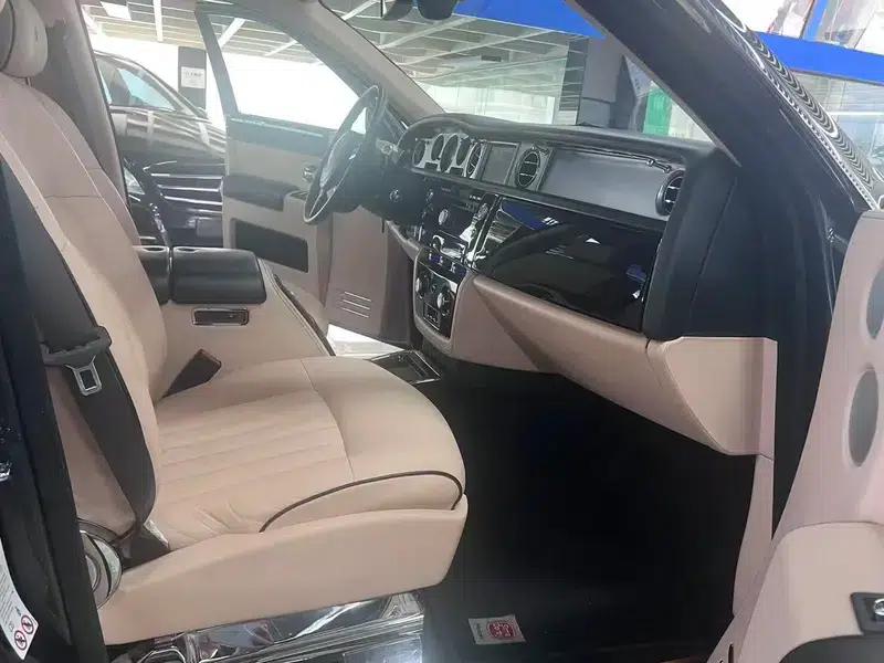 2006 Phantom 6.7L Extended Wheelbase (EWB) — миниатюра 10
