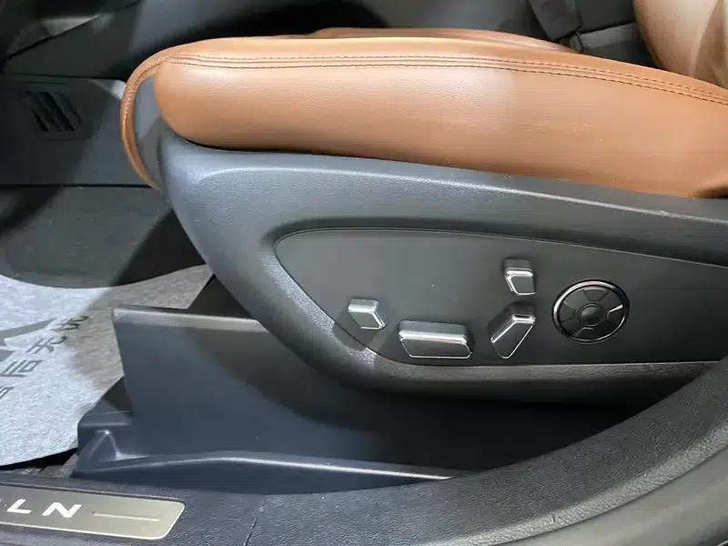 Navigator 2021 2.7T AWD Premium Edition — миниатюра 21