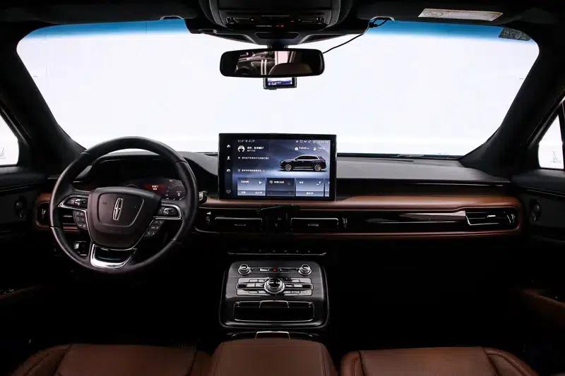 Navigator 2021 2.0T AWD Premium Edition — миниатюра 10