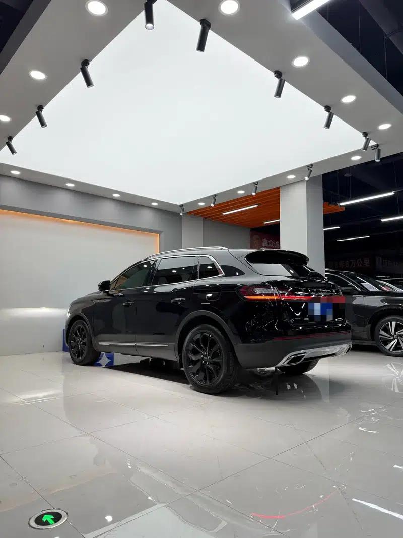 Navigator 2021 2.0T AWD California Coast Limited Edition — миниатюра 3
